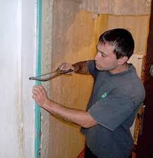 как демонтировать деревянную дверь